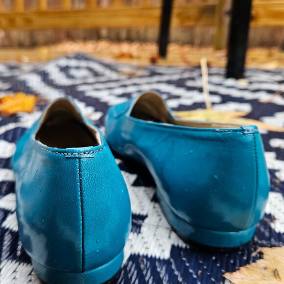 California Magdesians Vtg Blue Leather Loafer Flats 9N - Picture 4 of 9